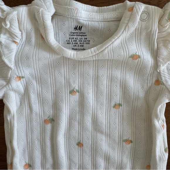 H&M Peaches Cream Baby Girl Outfit with Floral Accents Organic Cotton size 3M - Picture 3 of 5